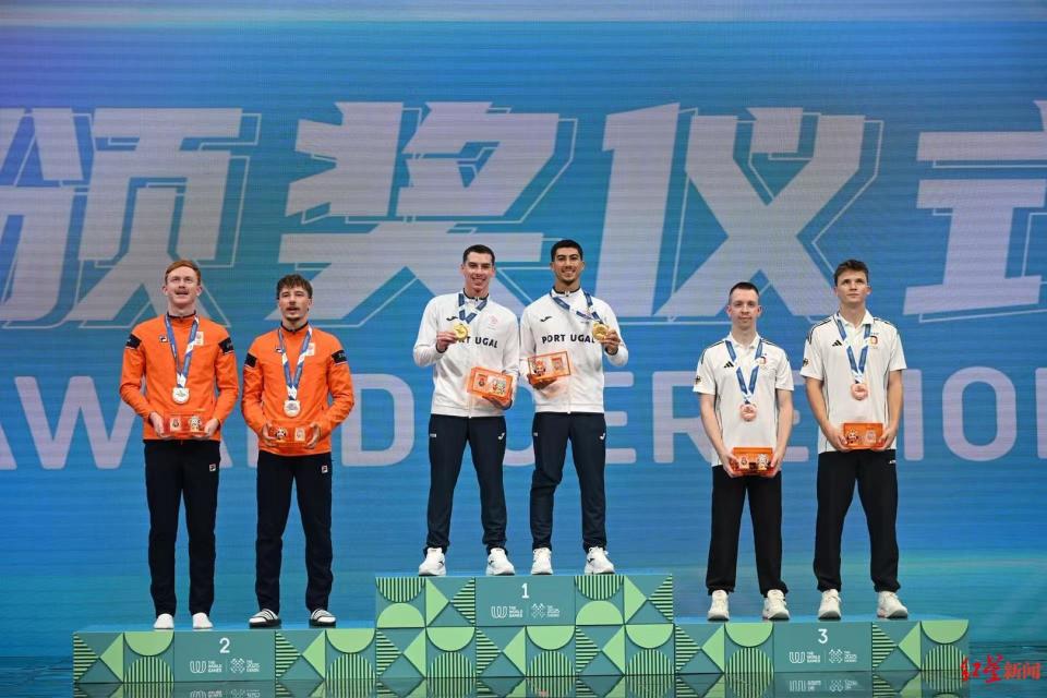 目是指两名